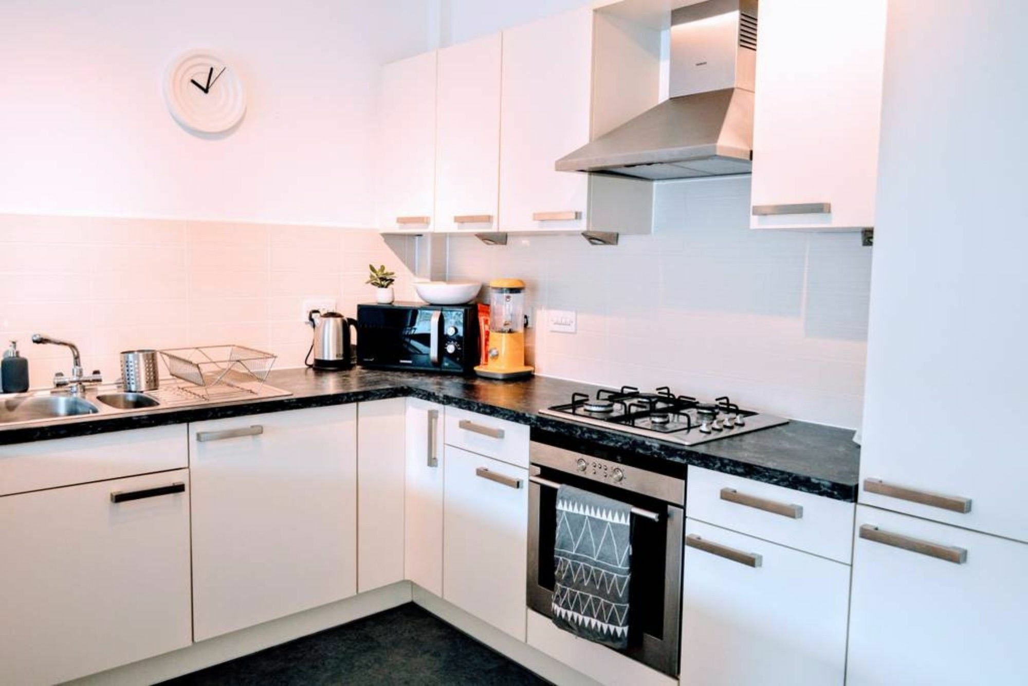 Beautifully Renovated Apartment -Central エディンバラ エクステリア 写真